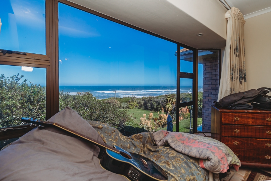7 Bedroom Property for Sale in Outeniqua Strand Western Cape